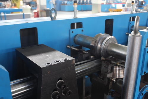 久進(jìn)五金機(jī)械廠 以服務(wù)至上的理念，深耕成型機(jī)與車庫門設(shè)備制造